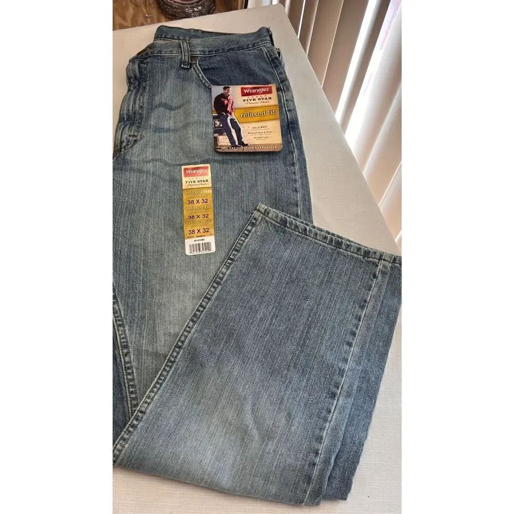 Wrangler Mens Relaxed Seat & Thigh Flex Fit Straight Leg Jeans Size 38x32 NWT